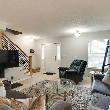 Cozy & Fun Apartment By Broadway, Room For 8!